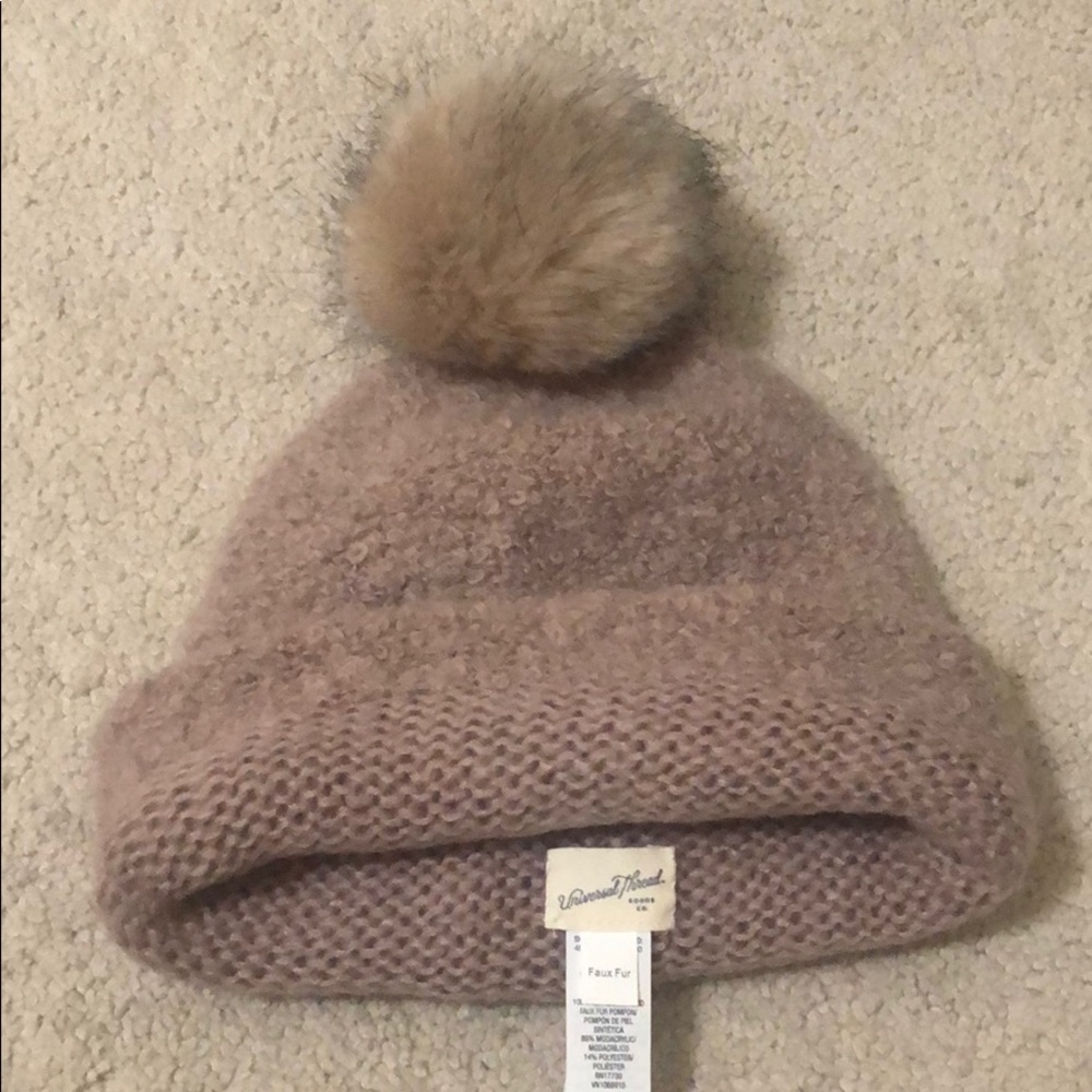 Universal thread faux fur Pom hat